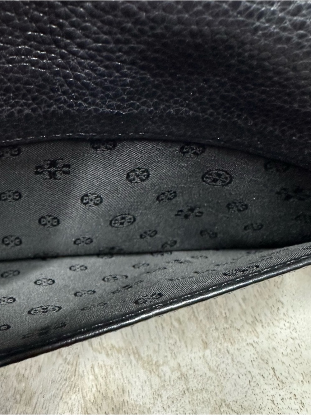 Tory Burch Black Pebbled Leather Crossbody Wallet with Logo - Picture 5 of 9